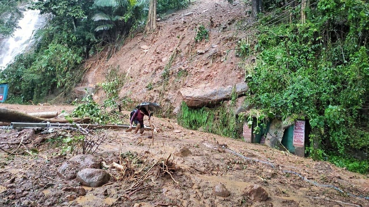 21 people have lost their lives so far due to heavy rains and landslides in Kerala. Credit: PTI Photo