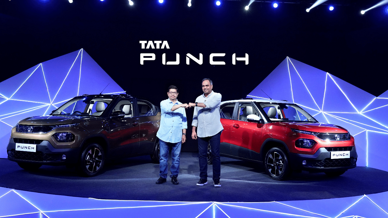 (From left) Rajendra Petkar, President and CTO, Tata Motors, and Shailesh Chandra, President - PVBU, Tata Motors, during the launch of the Tata Punch. Credit: DH Photo