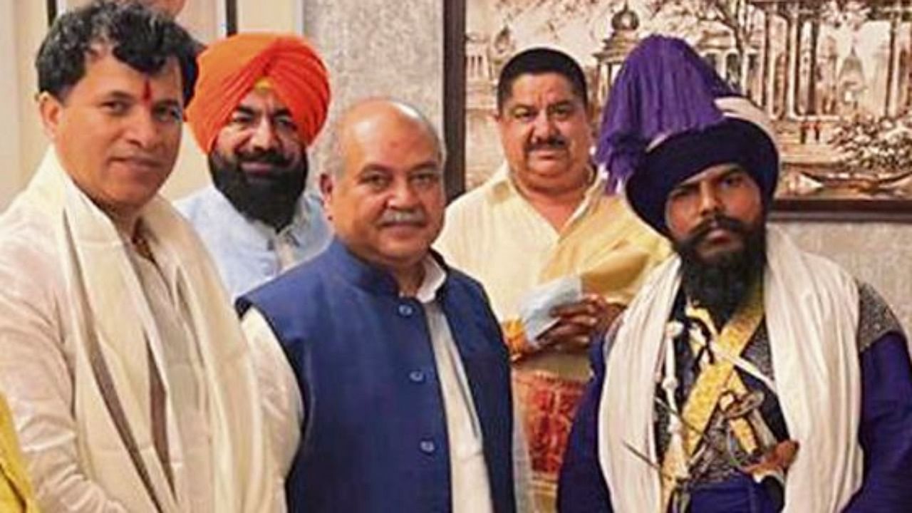 The group photo includes Tomar and a man in blue robes of the Sikh order of the Nihangs. Credit: Twitter/@Gurwind60490423