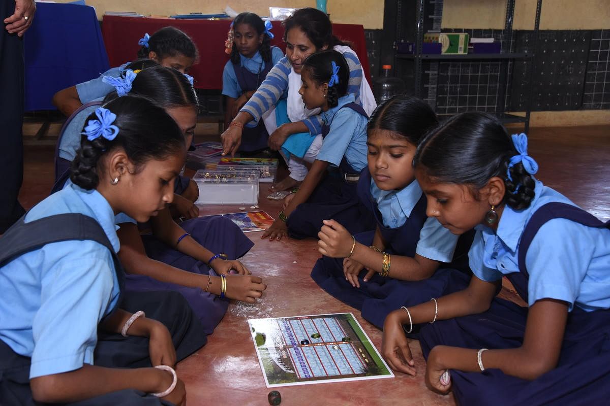 Students playing a numeracy game in Karnataka. DH photo
