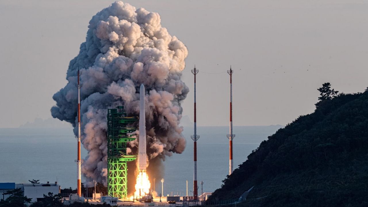 KSLV-II NURI rocket launches from its luanch pad of the Naro Space Center in Goheung. Credit: Reuters photo