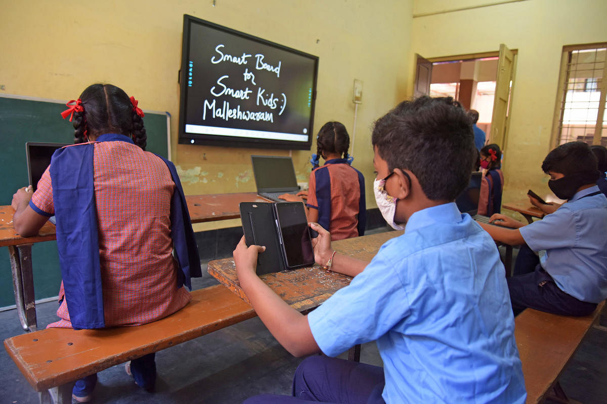 Students of BBMP School in Srirampura use newly given laptops, tablets, smartboard in Bengaluru in September 2021. DH PHOTO