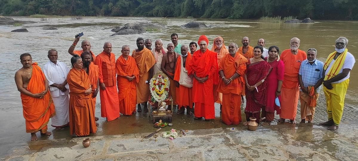 A puja was performed to an idol of River Cauvery, in the presence of Kirikodli Mutt pontiff Sadashiva Swami, in Kushalnagar on Saturday, as a part of 'Cauvery Nadi Jagrithi Yatre'.