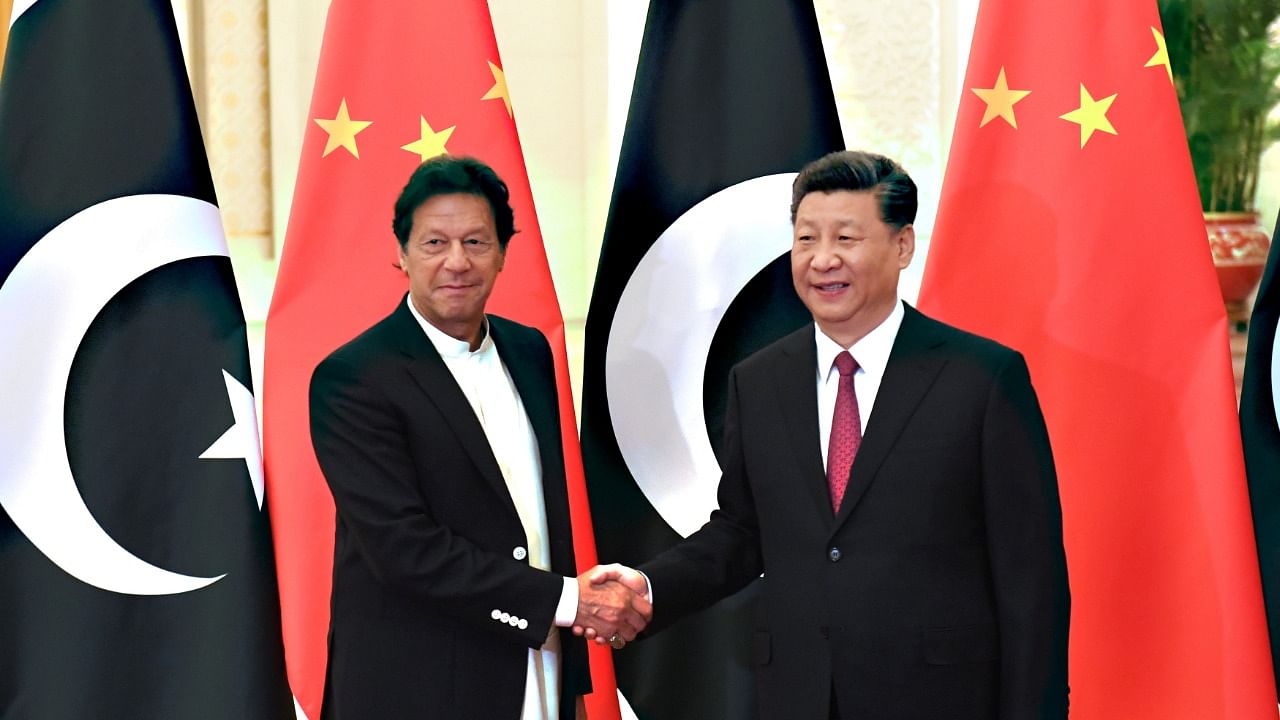 Imran Khan (L) and Xi Jingping. Credit: Reuters File Photo