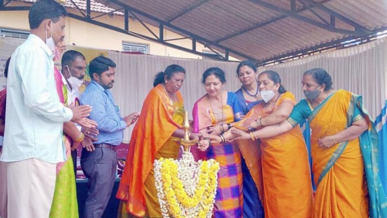 MLC Veena Achaiah inaugurates the district-level Yuvajanotsava held on the premises of Karnataka Public School in Napoklu, on Monday. Credit: DH Photo