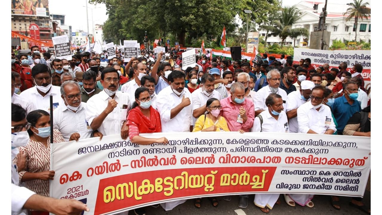 Protest in front of Kerala government Secretariat on Wednesday against semi high-speed rail project. Credit: Special arrangement
