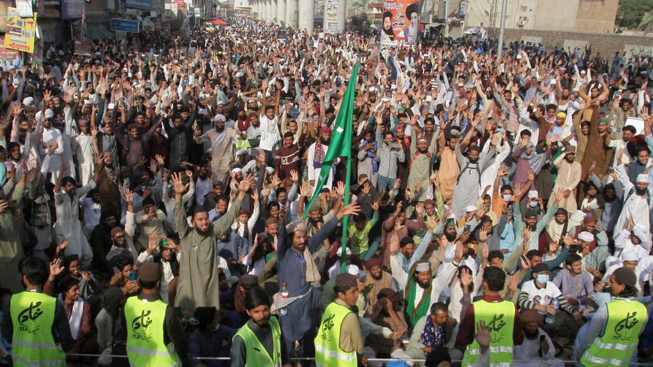 Protesters rally in support of banned Islamist political party Tehreek-i-Labbaik Pakistan in Lahore. Credit: Reuters photo