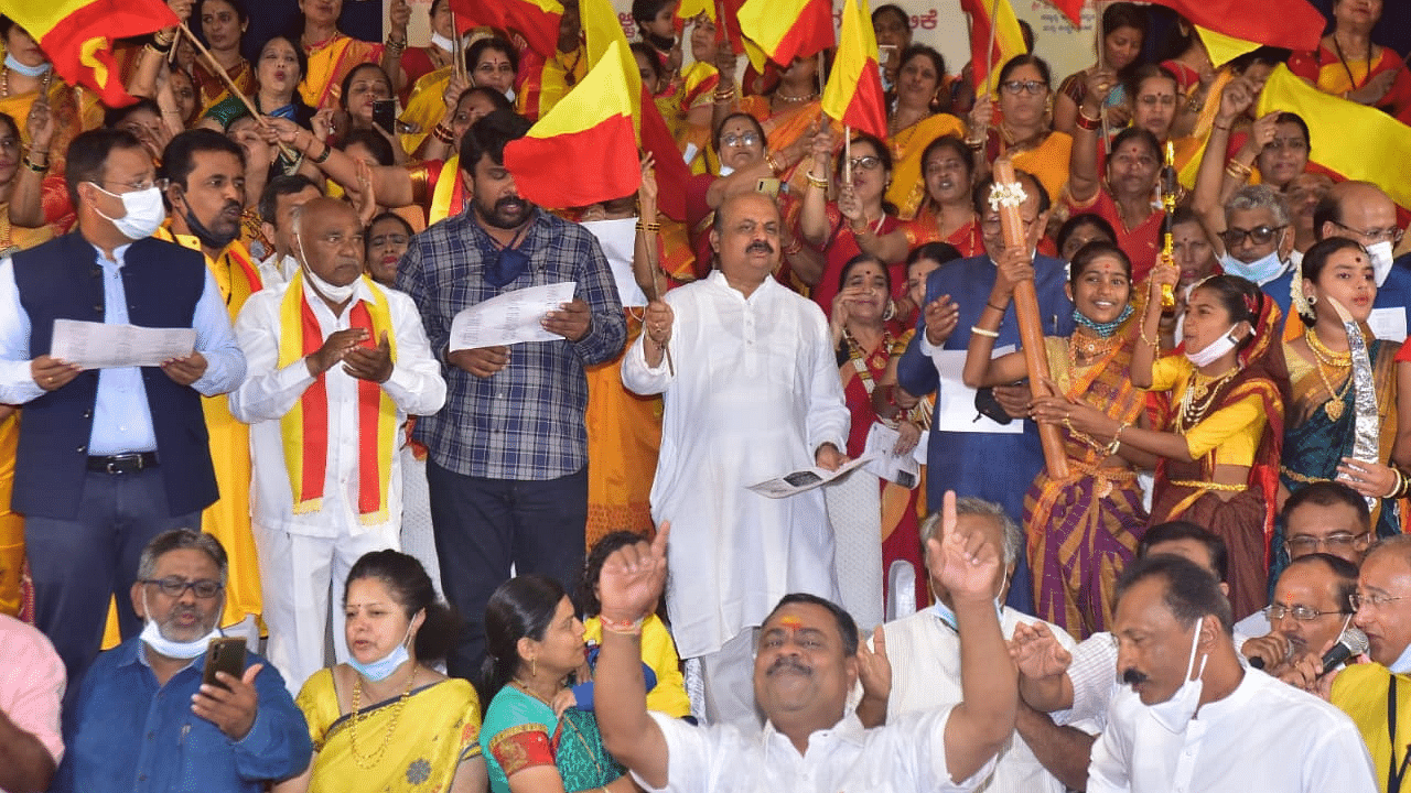 Chief Minister Basavaraj Bommai participates in Kannada Geetagayana programme held at Kannada Bhavan in Hubballi. Credit: DH Photo