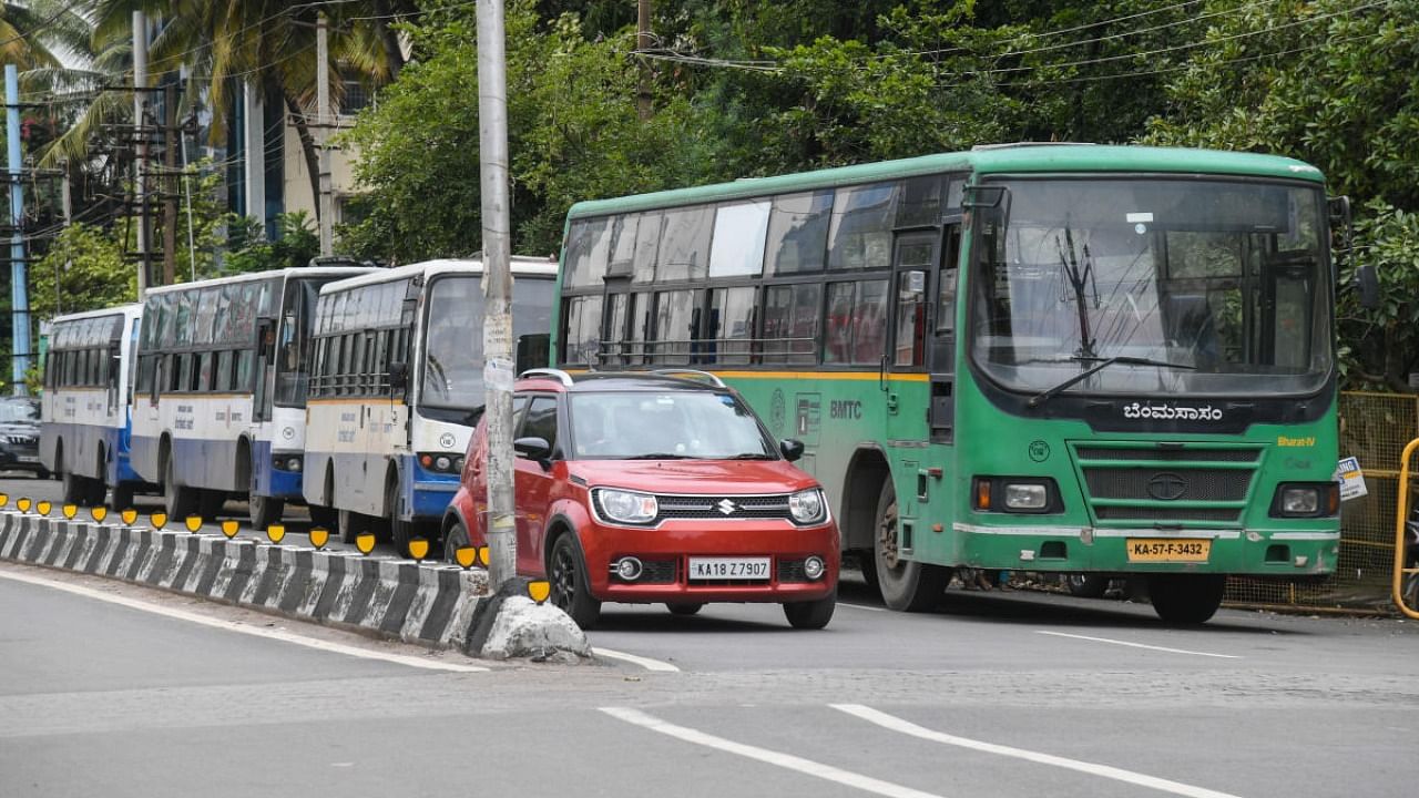 The BMTC introduced the ITS in 2016, paying the private firm Trimax Rs 1.1 crore a month to run it and provide electronic ticketing machines. Credit: DH File Photo