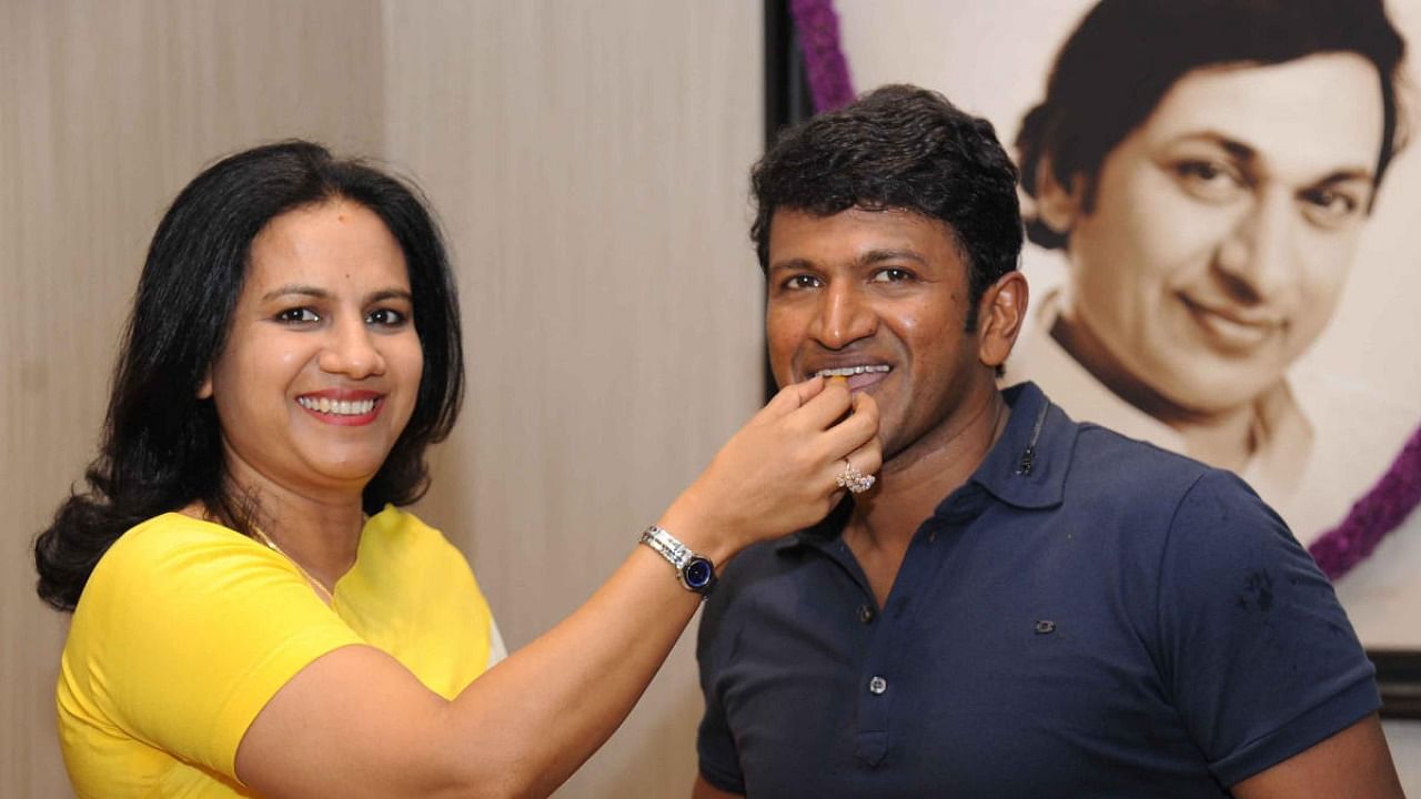Puneeth Rajkumar and his wife Ashwini. Credit: DH File Photo