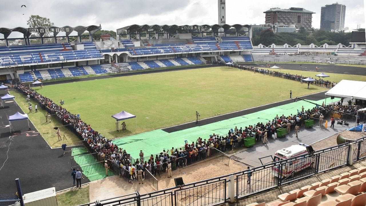 Thousands of fans and well-wishers gathered at the Kanteerava Stadium on Saturday to pay their respect to Puneeth Rajkumar. Credit: DH Photo/B K Janardhan