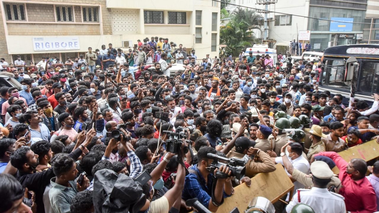 Fans flock to the hospital where Puneeth Rajkumar was brought in Bengaluru on Friday. Credit: DH Photo