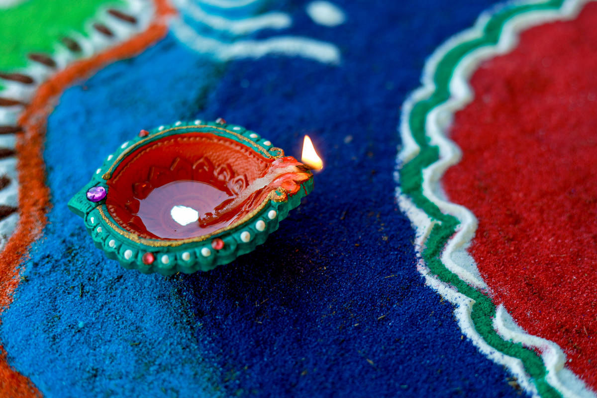 Use rhinestones and glue to embellish the diyas.