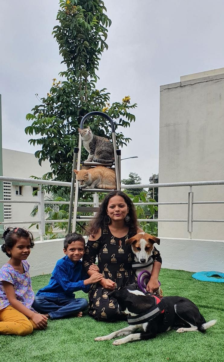 Prachi Pendurkar with her twins Vibha and Viaan and their pets.