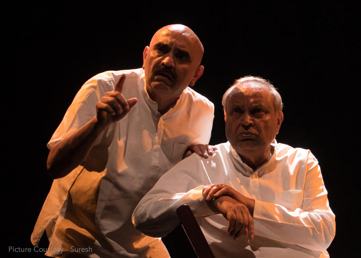 Mukhyamantri Chandru (right) and Sihi Kahi Chandru in the play ‘Kantha Mathu Kantha’. Photo credit: Sanketh 