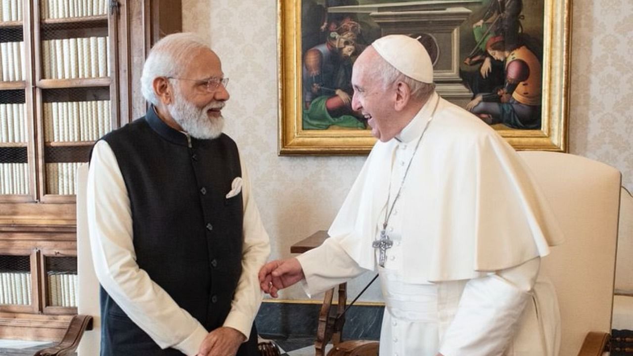PM Modi with Pope Francis. Credit: Twitter/@narendramodi