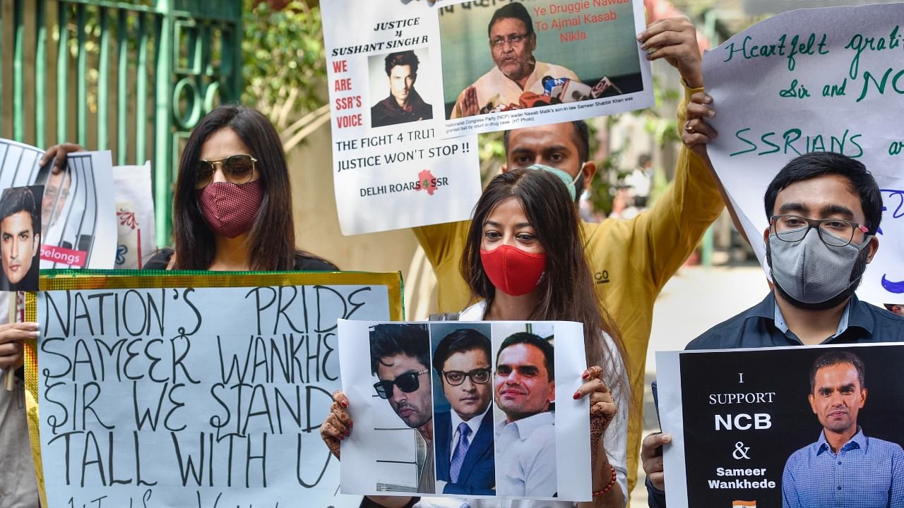 Supporters of NCB Mumbai Zonal Director Sameer Wankhede protesting outside the NCB office in New Delhi, Tuesday. Credit: PTI Photo