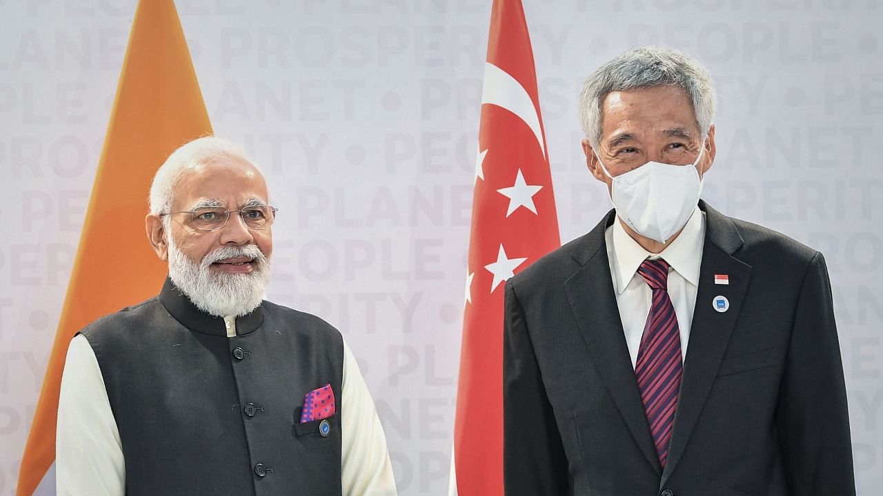 Prime Minister Narendra Modi with Singapore counterpart Lee Hsien Loong. Credit: PTI Photo