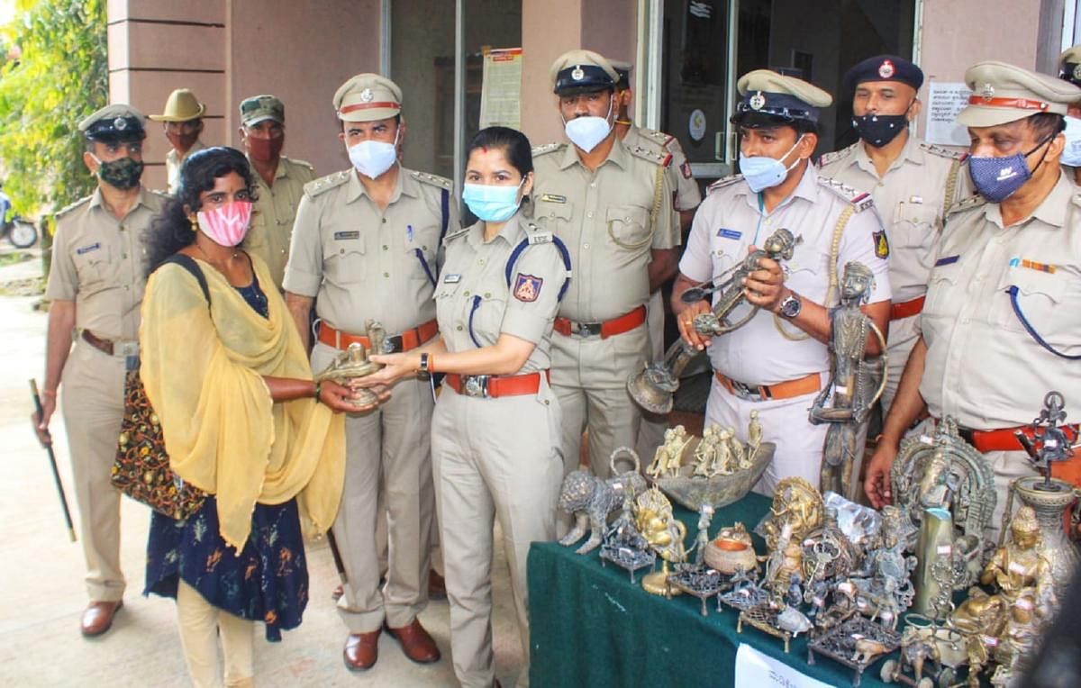 Superintendent of Police Kshama Mishra hands over a stolen property to its owner in Madikeri.