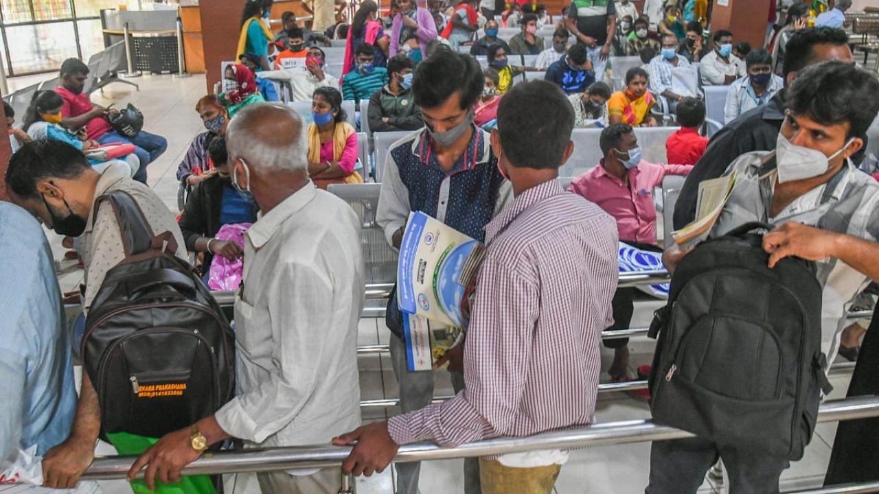 Huge Number of patients waiting for treatment in Sri Jayadeva Institute of Cardiovascular Sciences and Research hospital in Bengaluru on Monday, 01 November 2021. Credit: DH Photo/SK Dinesh