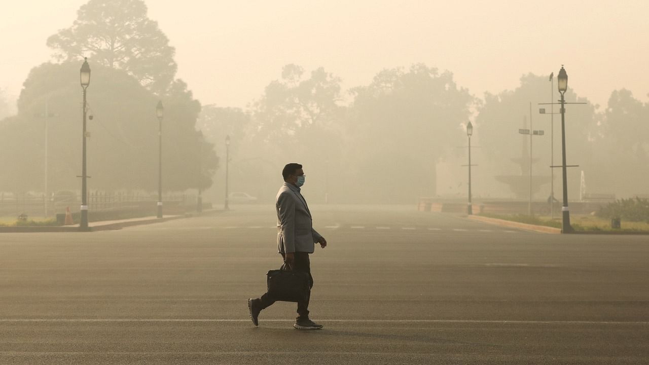 At 8 am, the capital's AQI stood at 341, up from 314 at 4 pm on Wednesday. Credit: Reuters File Photo