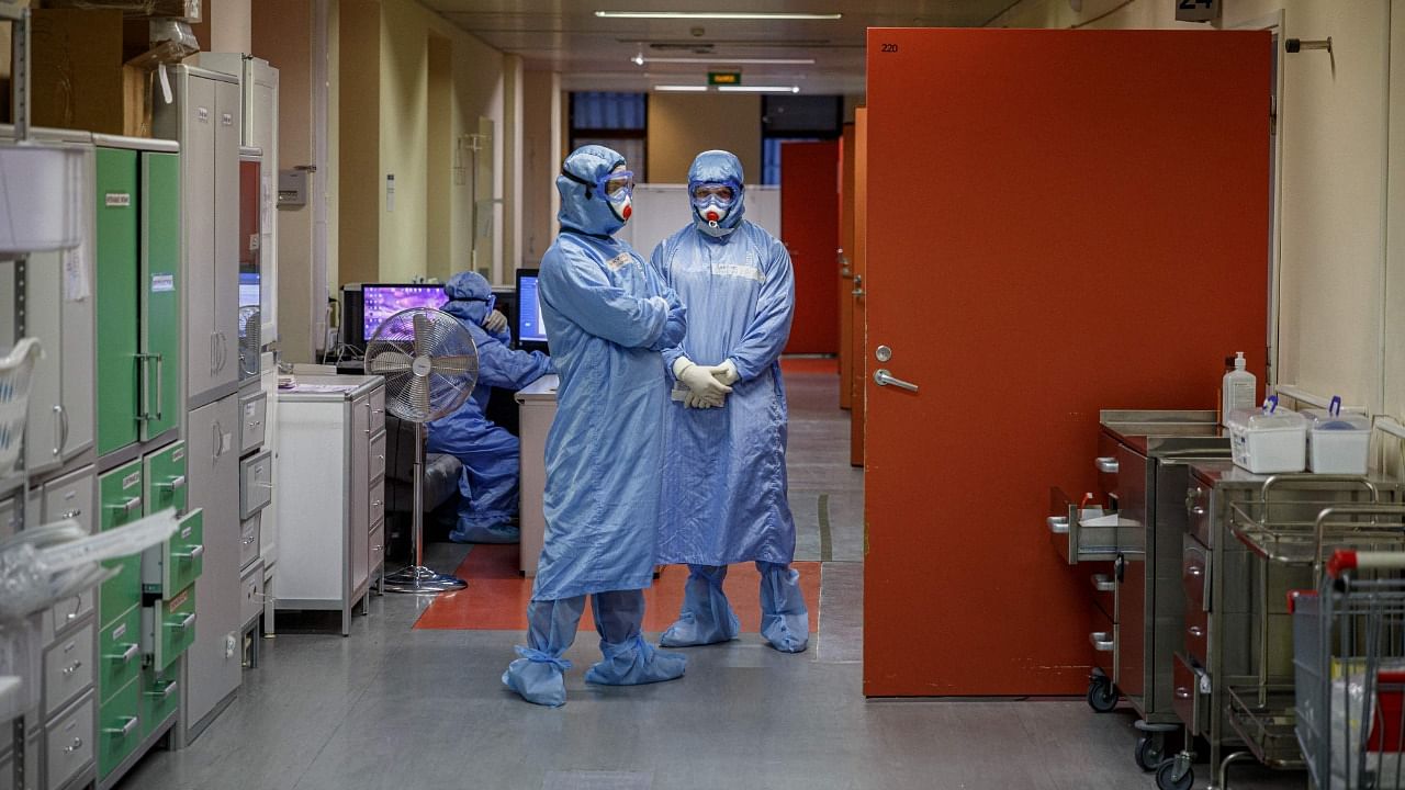 Russian authorities said on November 1, 2021, that doctors were under "extraordinary" strain due to surging coronavirus cases in Europe's worst-hit country, with Moscow shuttered during a nationwide holiday to curb infections. Credit: AFP File Photo