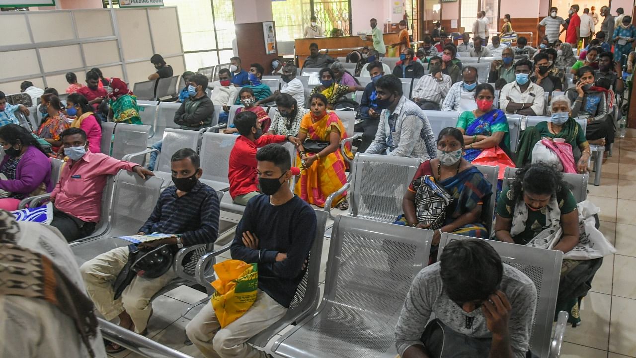 A huge number of patients wait for treatment at the Sri Jayadeva Institute of Cardiovascular Sciences and Research hospital in Bengaluru. Credit: DH File Photo/S K Dinesh