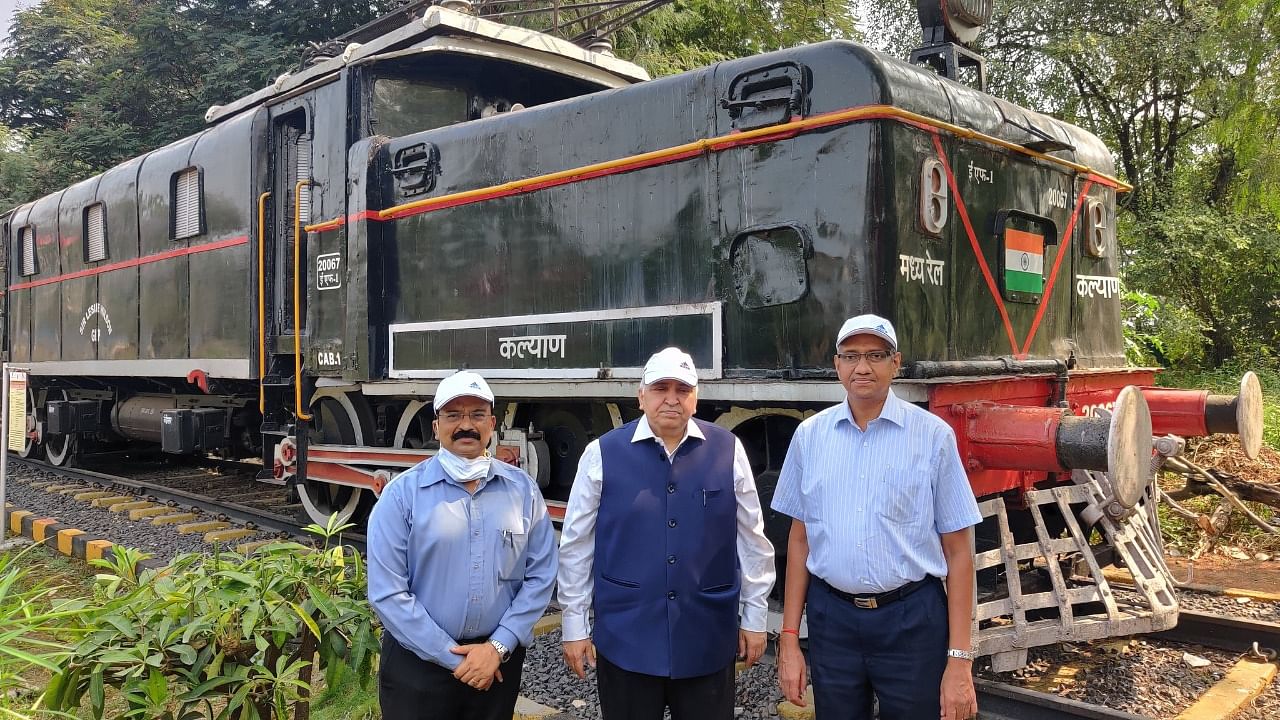 Suneet Sharma, Chairman & CEO, Railway Board, inspected the Heritage Gully at CSMT. Credit: Twitter/ @Central_Railway