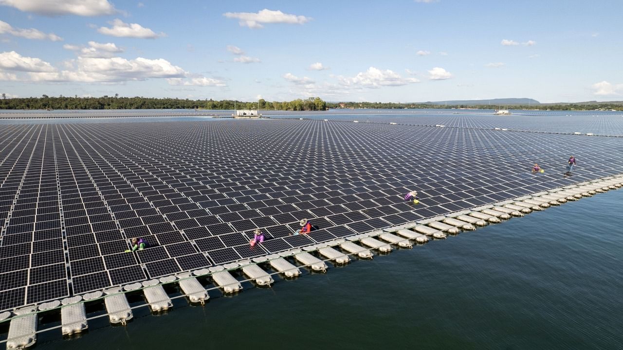 The floating solar farm at the Sirindhorn Dam in Thailand. Credit: Bloomberg