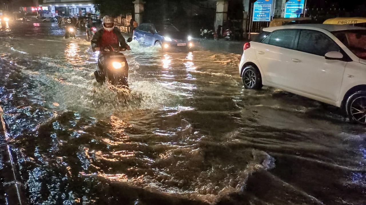 Many southern districts including Bengaluru are expected to receive rainfall. Credit: DH Photo