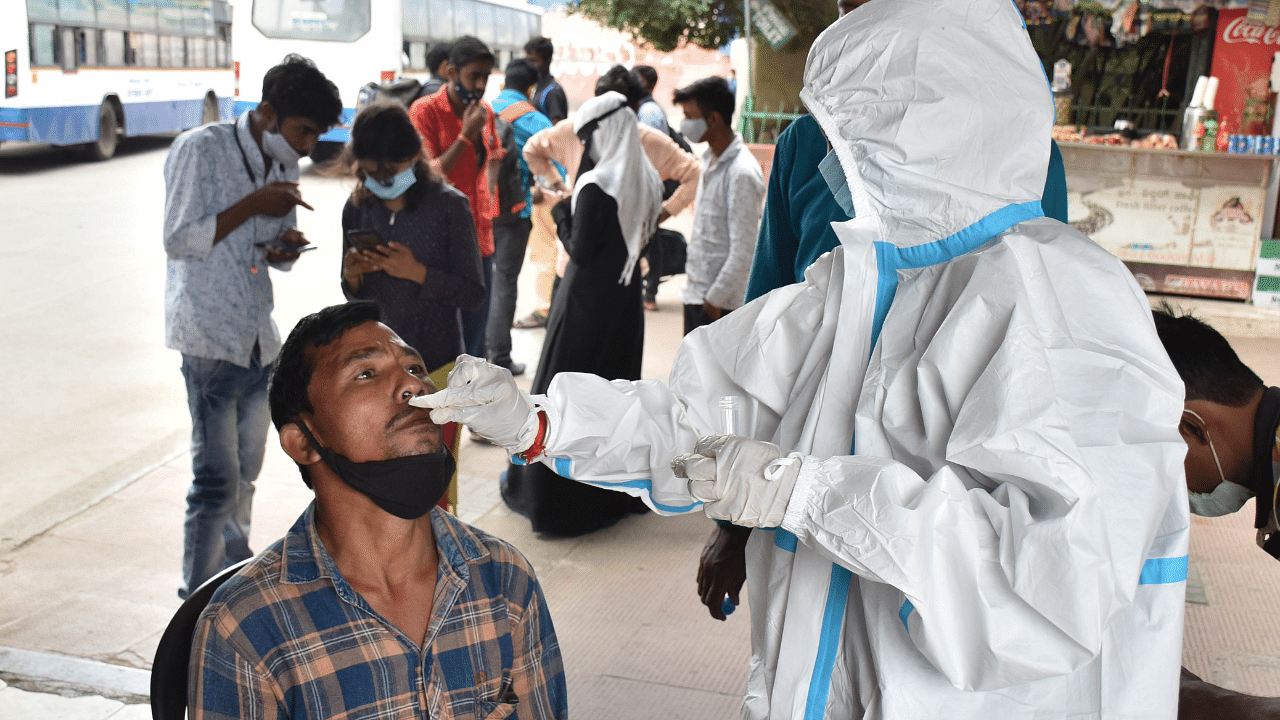 Swab tests to passengers arriving at the BMTC bus stand. Credit: DH Photo