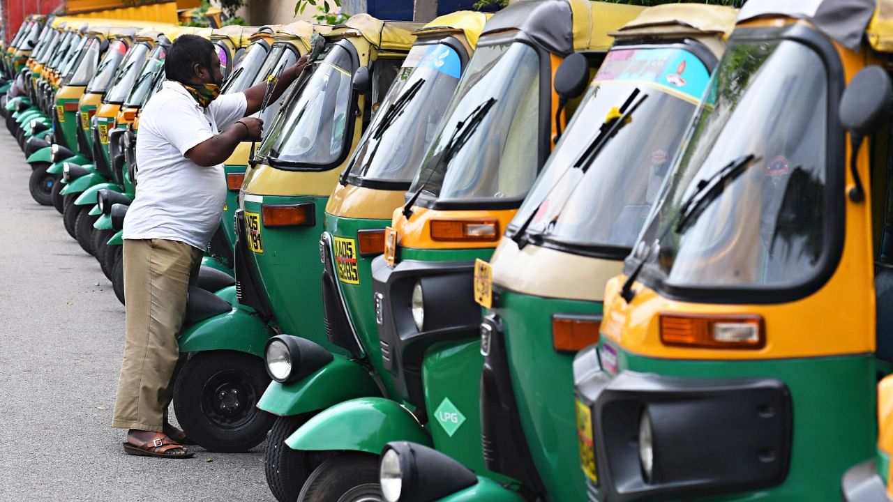 Bengaluru has an estimated 1.5 lakh auto-rickshaws. Credit: DH File Photo/Pushkar V