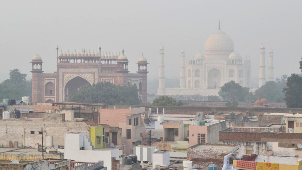 Low visibility due to a thick layer of smog, in Agra. Credit: PTI Photo