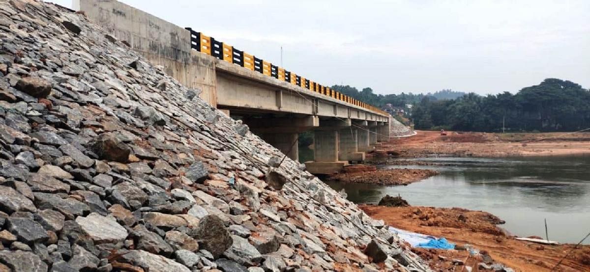 The new bridge across River Phalguni in Moolarapattana. Credit: DH Photo