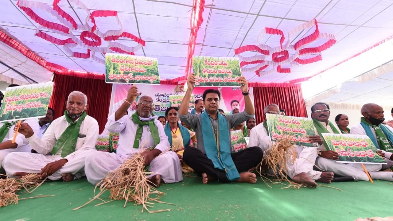 K T Rama Rao participating in a protest organised at Sircilla on Friday demanding the Narendra Modi government to procure the paddy grown in Telangana in this season. Credit: Special arrangement.