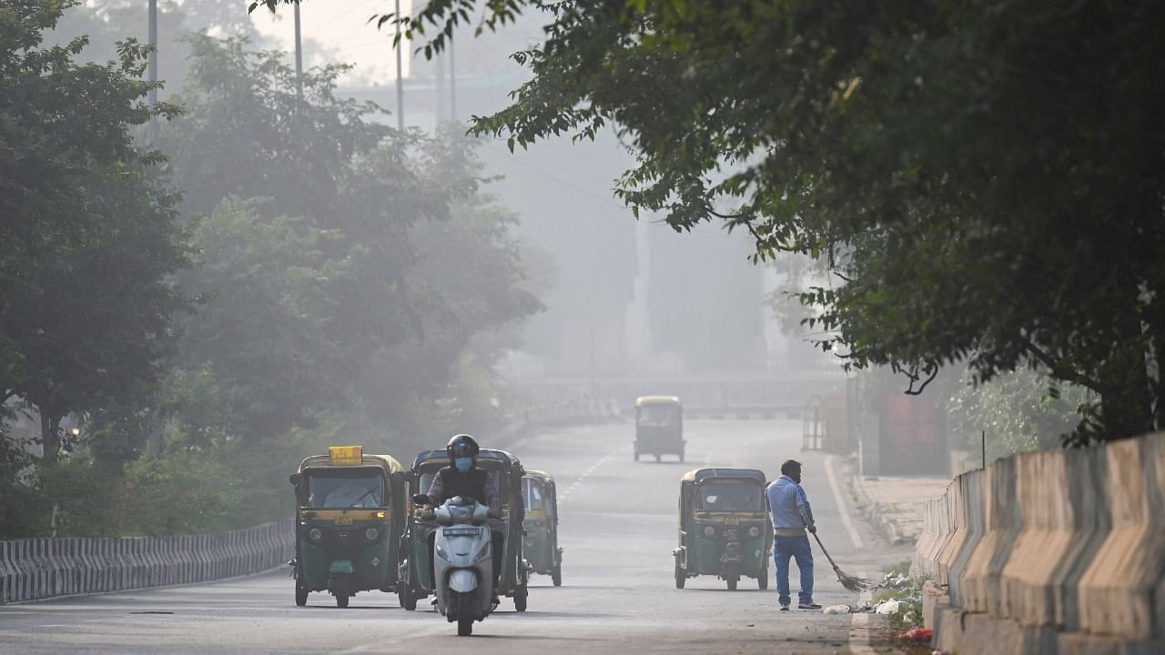 The national capital recorded a 24-hour average air quality index (AQI) of 330 on Sunday. Credit: AFP Photo