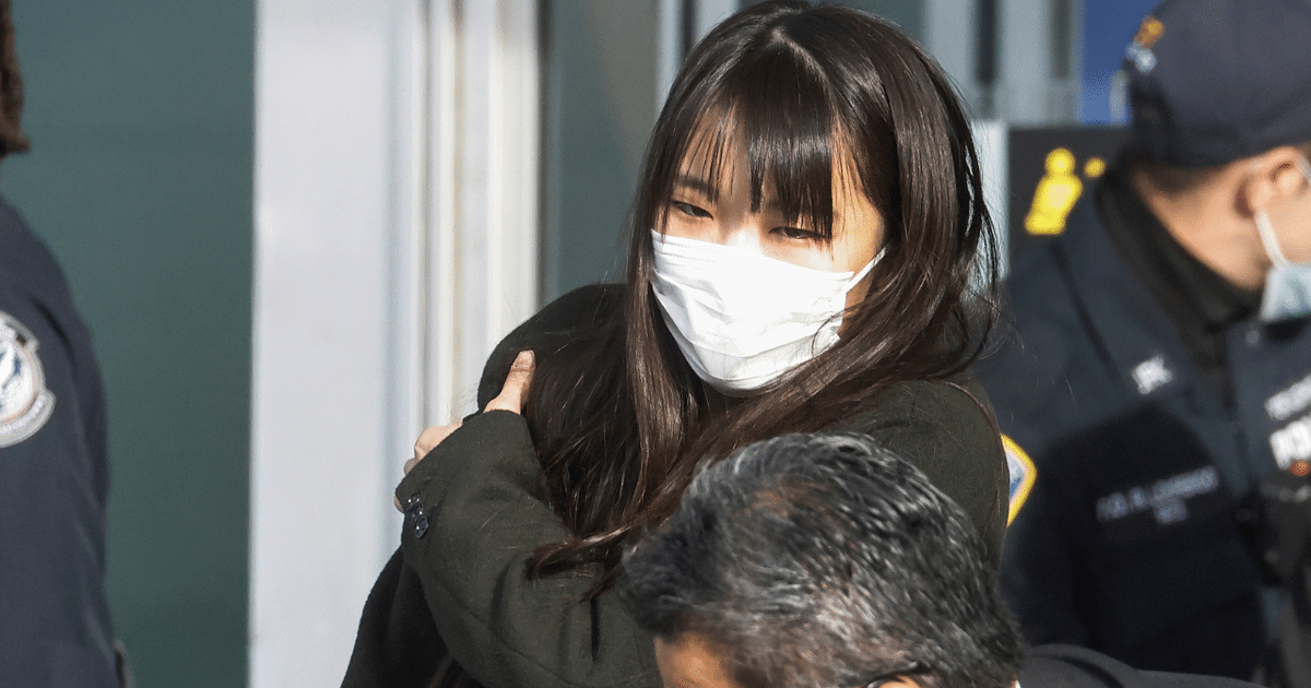 Japan's ex-princess Mako, husband arrive to new life in New York