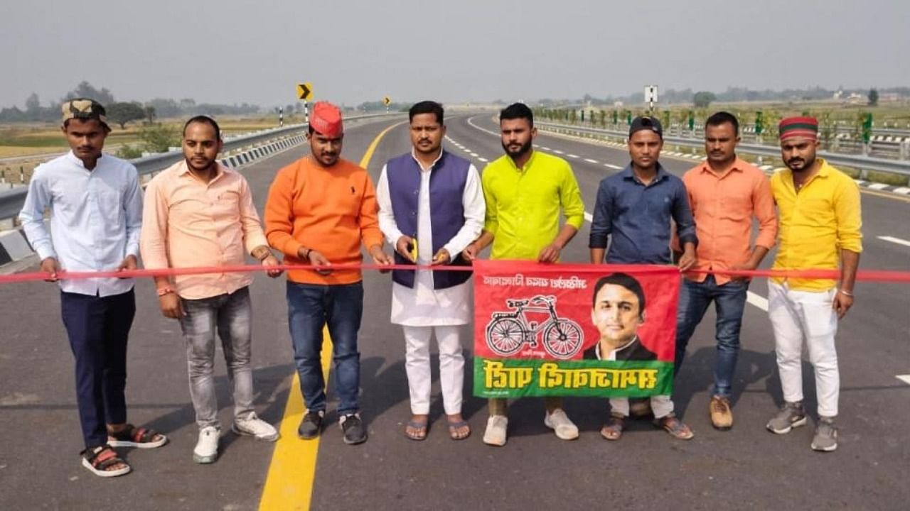 Samajwadi Party workers at the Purvanchal Expressway. Credit: IANS photo