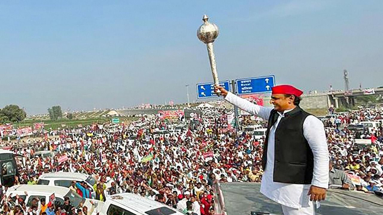Samajwadi Party President Akhilesh Yadav during the 'Samajwadi Vijay Yatra' in Ghazipur. Credit: PTI Photo