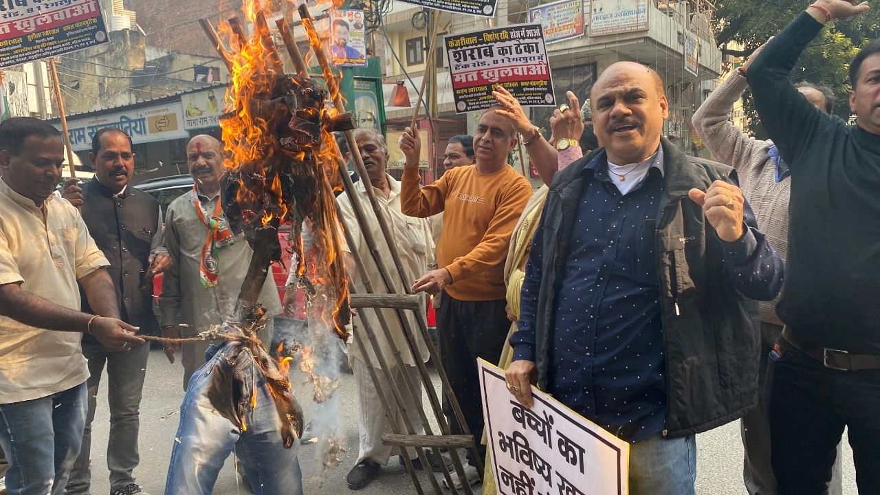 Delhi Congress members during a protest against the new excise policy for liquor. Credit: Twitter/@INCDelhi