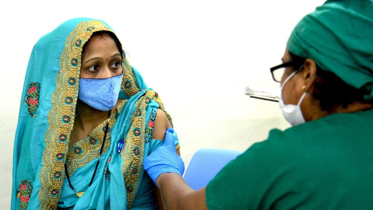 A health worker inoculates a woman with a dose of the Covid-19 coronavirus vaccine at Nair Hospital in Mumbai. Credit: AFP Photo
