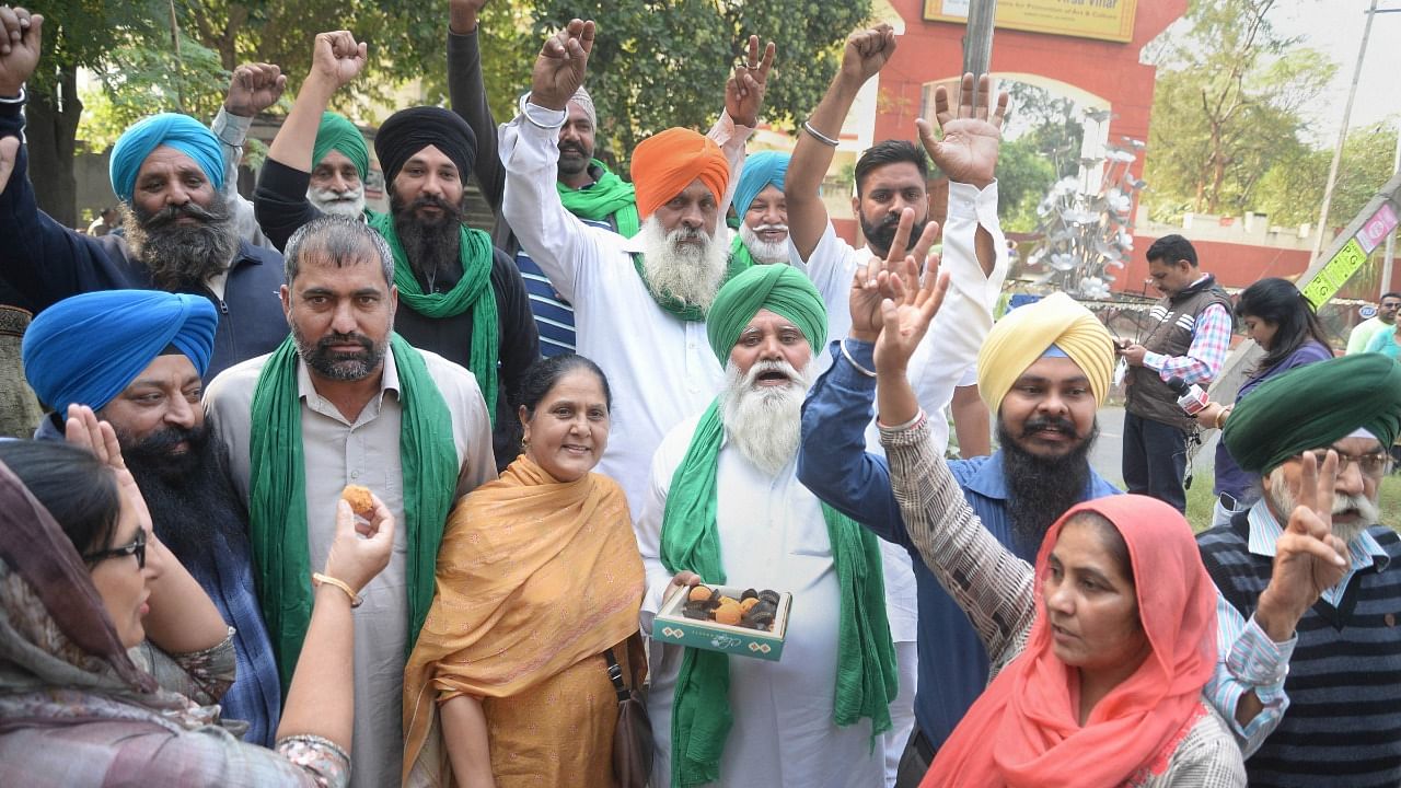 Farmers celebrate after Prime Minister Narendra Modi announced the repealing of the three Central farm laws, in Jalandhar. Credit: PTI File Photo