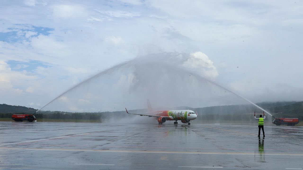 A Vietjet aircraft carrying South Korean tourists passes a water cannon salute at Phu Quoc International airport. Credit: Reuters Photo