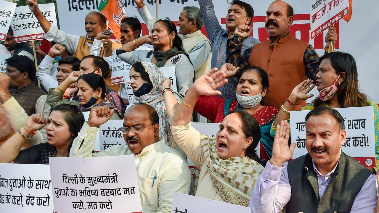 Members of Delhi BJP protest against the AAP government at Jantar Mantar. Credit: PTI Photo