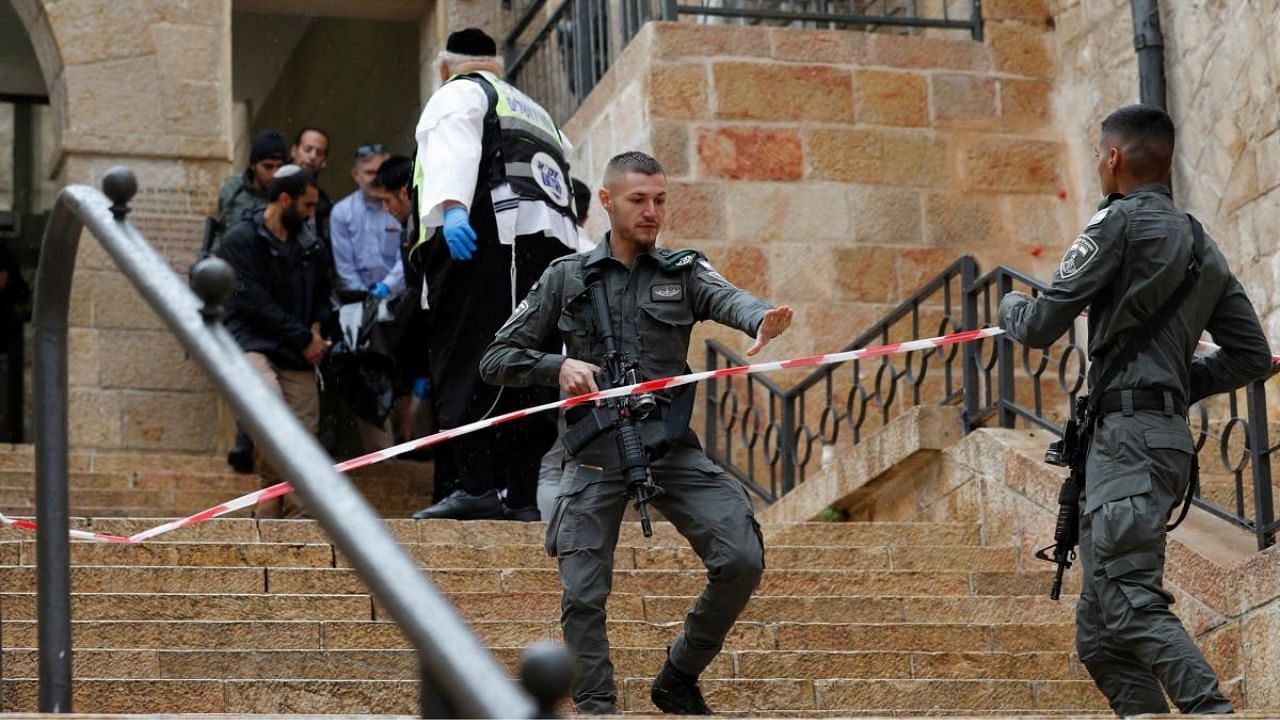 At least four people were wounded early on November 21, including two seriously, in a gun attack in the Old City of Jerusalem, Israeli police said. Credit: AFP Photo
