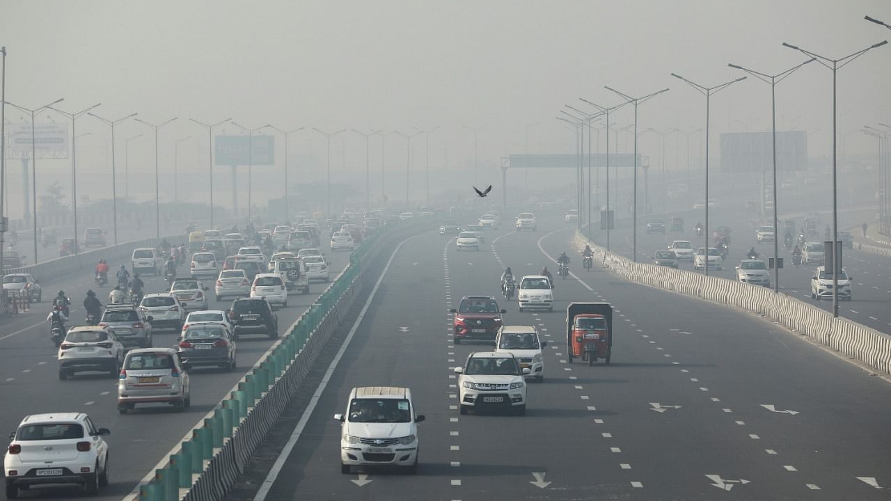 Vehicles are seen shrouded in smog on a highway in New Delhi, India, November 18, 2021. Credit: Reuters File Photo