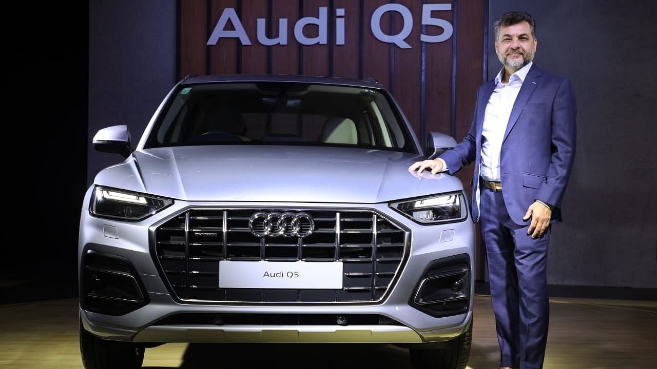 The Audi Q5 comes with attractive new features such as park assist, comfort key with sensor controlled boot lid operation, Audi virtual cockpit plus, 19 speaker B&O premium 3D Sound System, among others. Credit: Audi India