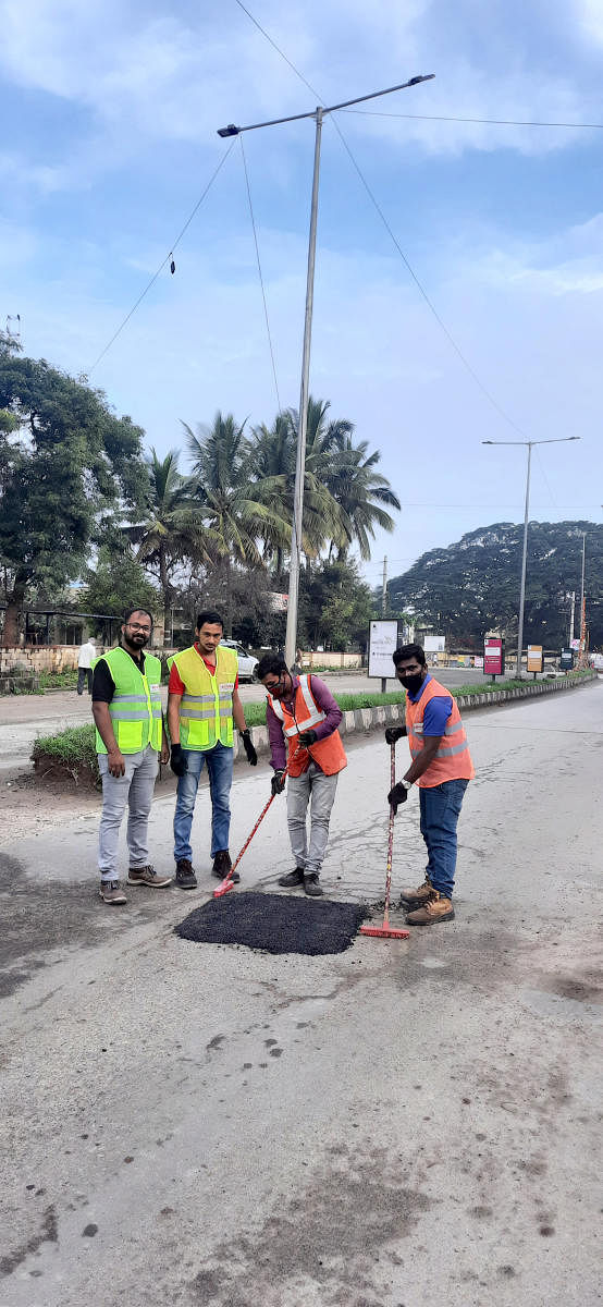 The team filled two potholes in Sarjapura on Sunday. They have mended over 10,000 potholes in 10 Indian cities so far, they say.