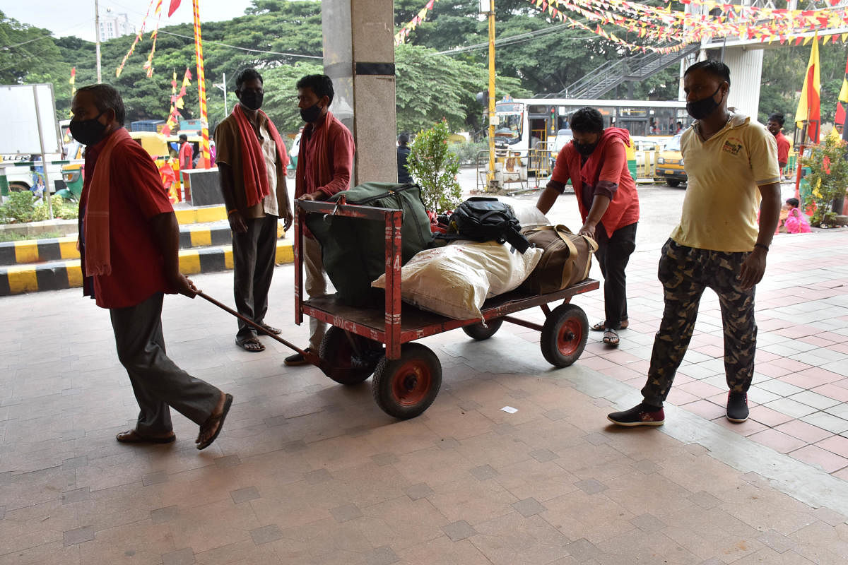 The Bengaluru Cantonment station has 52 licensed porters. DH photo by B K Janardhan