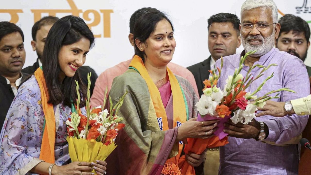 Rebel Congress MLA Aditi Singh (L) and BSP MLA from Azamgarh Bandana Singh join BJP in presence of party president Swatantra Dev Singh at the party office in Lucknow. Credit: PTI Photo